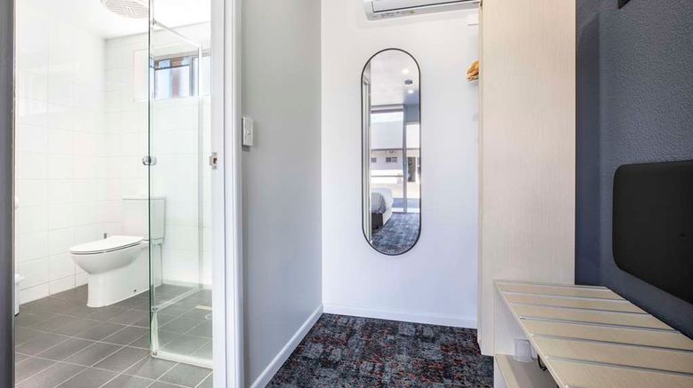 <b>Horse & Jockey Hotel/Motel Room</b>. Images powered by <a href="https://iceportal.shijigroup.com/" title="IcePortal" target="_blank">IcePortal</a>.