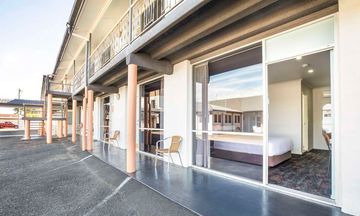 Horse & Jockey Hotel/Motel