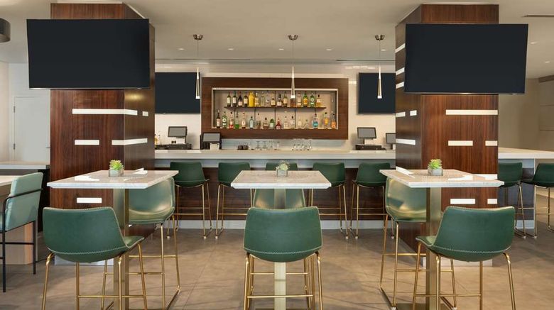 <b>DoubleTree by Hilton Miami North I-95 Restaurant</b>. Images powered by <a href="https://iceportal.shijigroup.com/" title="IcePortal" target="_blank">IcePortal</a>.