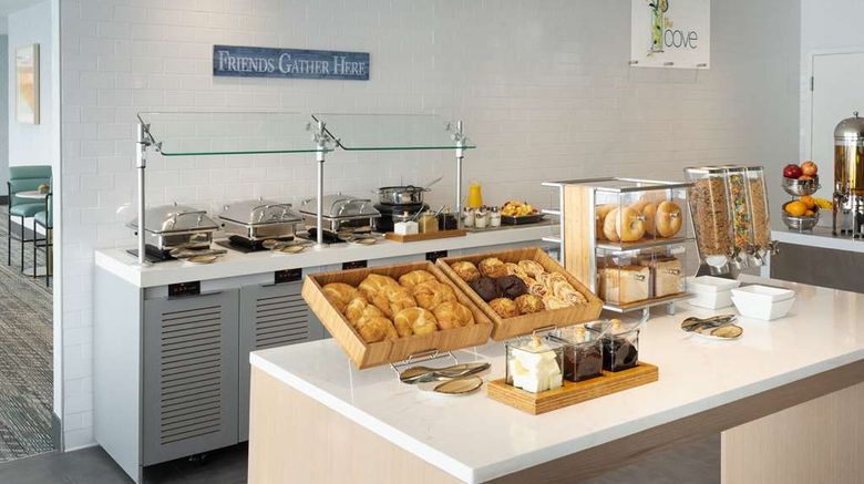 <b>DoubleTree by Hilton Miami North I-95 Restaurant</b>. Images powered by <a href="https://iceportal.shijigroup.com/" title="IcePortal" target="_blank">IcePortal</a>.