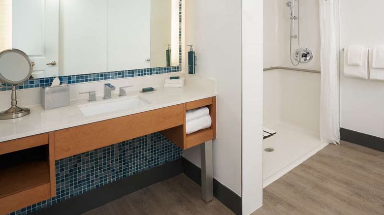<b>DoubleTree by Hilton Miami North I-95 Room</b>. Images powered by <a href="https://iceportal.shijigroup.com/" title="IcePortal" target="_blank">IcePortal</a>.
