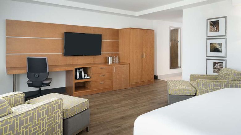 <b>DoubleTree by Hilton Miami North I-95 Room</b>. Images powered by <a href="https://iceportal.shijigroup.com/" title="IcePortal" target="_blank">IcePortal</a>.