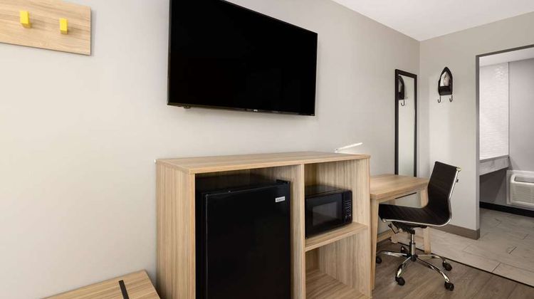 Super 8 by Wyndham Hazleton Room