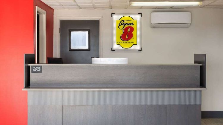 Super 8 by Wyndham Hazleton Lobby