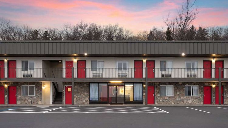 Super 8 by Wyndham Hazleton Exterior
