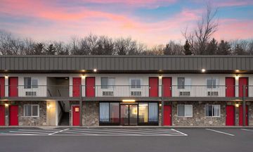 Super 8 by Wyndham Hazleton