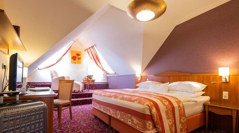 <b>Hotel Josefshof Room</b>. Images powered by <a href="https://iceportal.shijigroup.com/" title="IcePortal" target="_blank">IcePortal</a>.