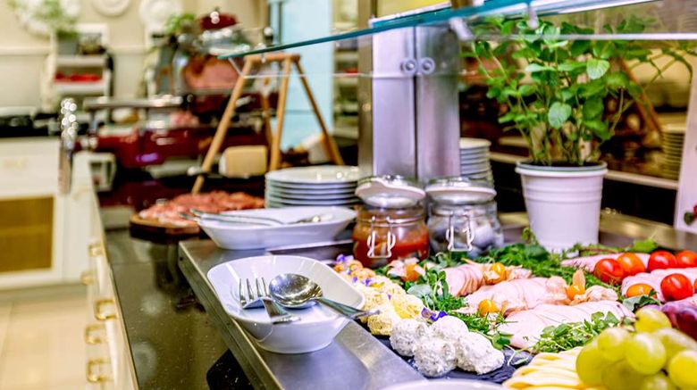 <b>Hotel Josefshof Restaurant</b>. Images powered by <a href="https://iceportal.shijigroup.com/" title="IcePortal" target="_blank">IcePortal</a>.