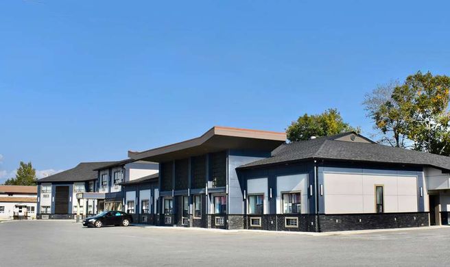 Big Bird Inn Wawa, SureStay Collection Exterior