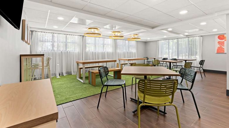<b>Spark by Hilton Hummelstown Hershey Restaurant</b>. Images powered by <a href="https://iceportal.shijigroup.com/" title="IcePortal" target="_blank">IcePortal</a>.