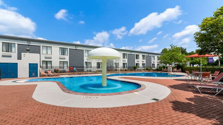<b>Spark by Hilton Hummelstown Hershey Pool</b>. Images powered by <a href="https://iceportal.shijigroup.com/" title="IcePortal" target="_blank">IcePortal</a>.