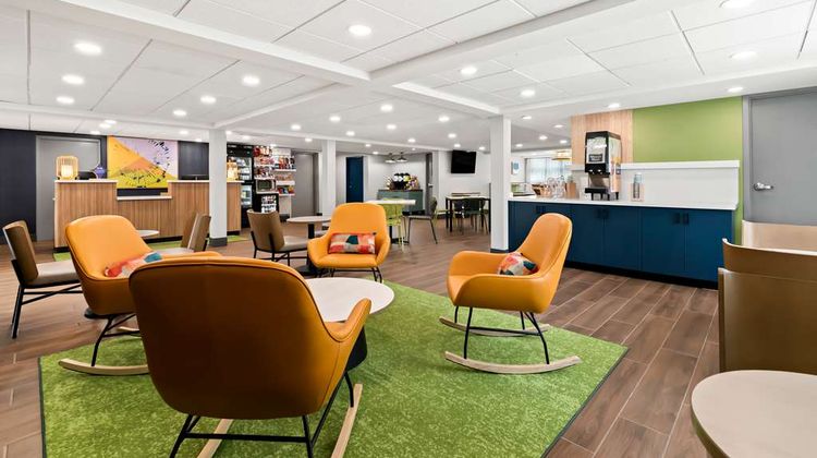 Spark by Hilton Hummelstown Hershey Lobby