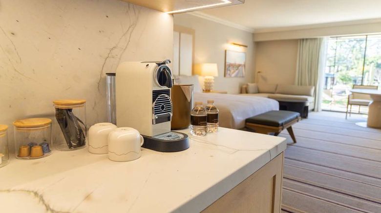 <b>Arizona Biltmore, LXR Hotels & Resorts Room</b>. Images powered by <a href="https://iceportal.shijigroup.com/" title="IcePortal" target="_blank">IcePortal</a>.