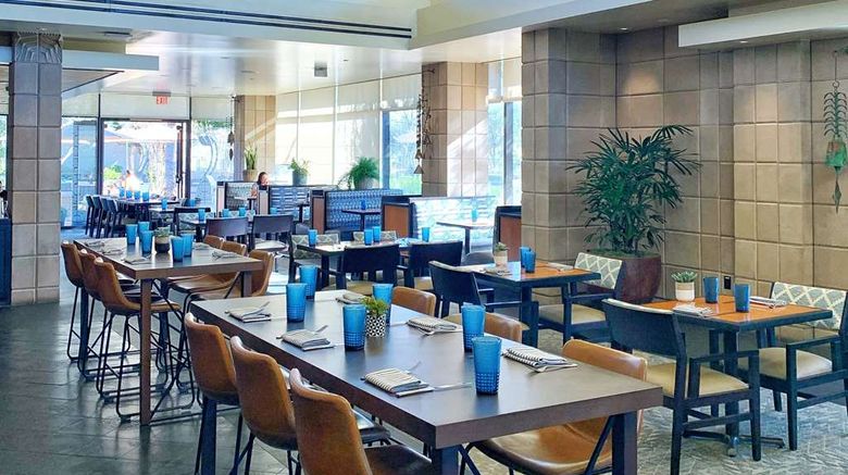 <b>Arizona Biltmore, LXR Hotels & Resorts Restaurant</b>. Images powered by <a href="https://iceportal.shijigroup.com/" title="IcePortal" target="_blank">IcePortal</a>.