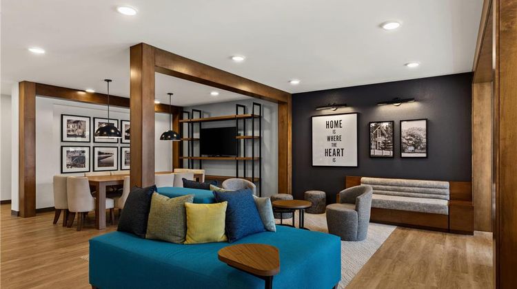 Everhome Suites Temecula Lobby
