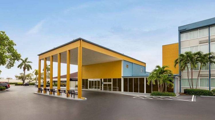 enVision Hotel Miami International Arpt Exterior