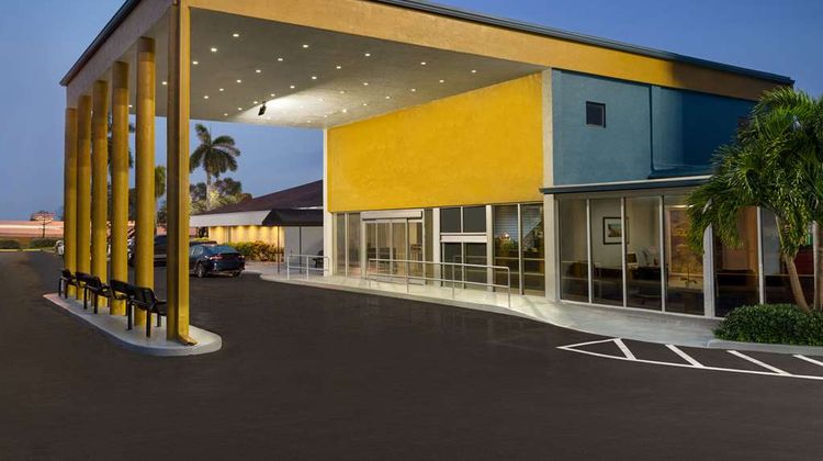 enVision Hotel Miami International Arpt Exterior
