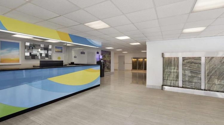 enVision Hotel Miami International Arpt Lobby