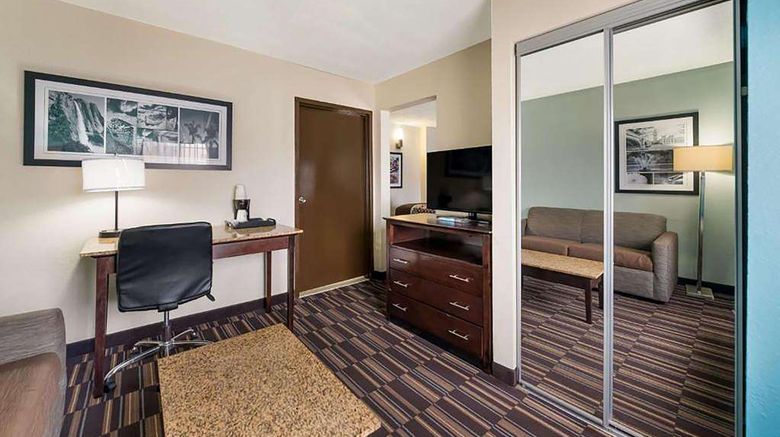 <b>Baymont by Wyndham Elizabeth City Room</b>. Images powered by <a href="https://iceportal.shijigroup.com/" title="IcePortal" target="_blank">IcePortal</a>.