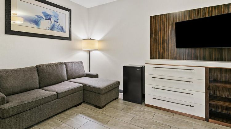 Sonesta Hotel Baltimore Inner Harbor Suite
