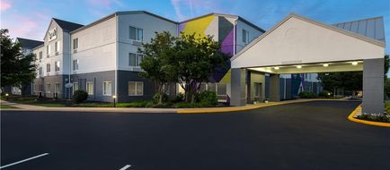 Spark by Hilton Lancaster Exterior