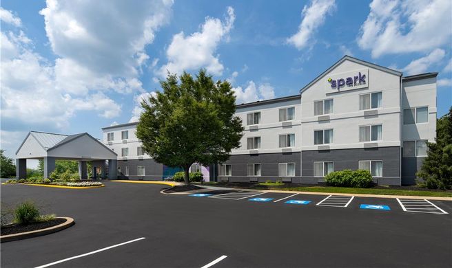 Spark by Hilton Lancaster Exterior