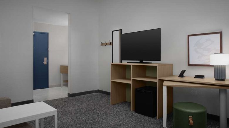 <b>Spark by Hilton Miami Doral Room</b>. Images powered by <a href="https://iceportal.shijigroup.com/" title="IcePortal" target="_blank">IcePortal</a>.