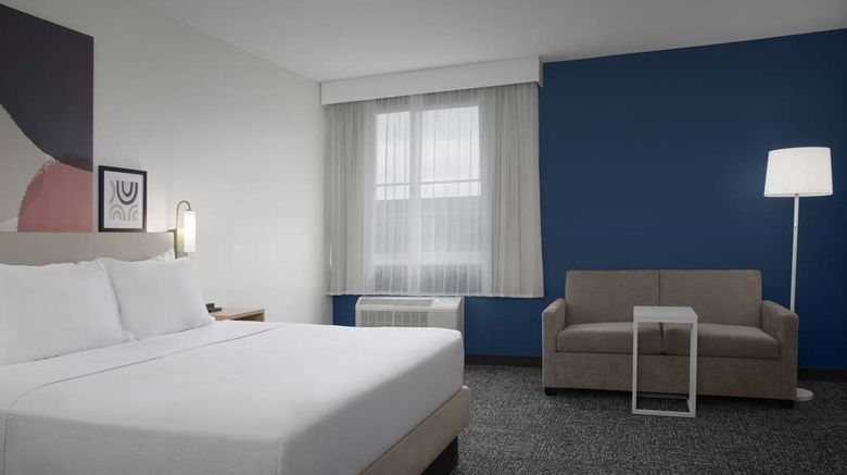 <b>Spark by Hilton Miami Doral Room</b>. Images powered by <a href="https://iceportal.shijigroup.com/" title="IcePortal" target="_blank">IcePortal</a>.