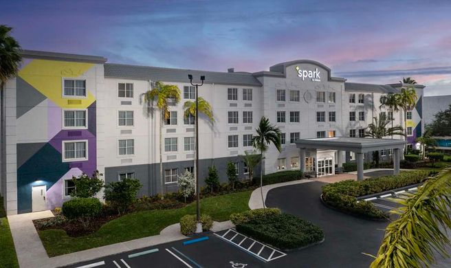 Spark by Hilton Miami Doral Exterior
