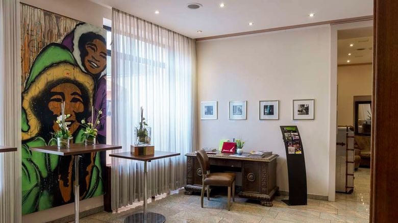 <b>Trip Inn Post Hotel Lobby</b>. Images powered by <a href="https://iceportal.shijigroup.com/" title="IcePortal" target="_blank">IcePortal</a>.