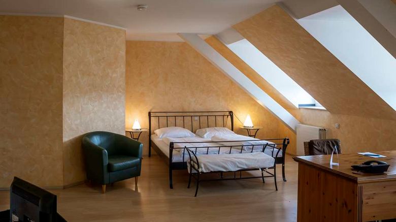 <b>Trip Inn Post Hotel Room</b>. Images powered by <a href="https://iceportal.shijigroup.com/" title="IcePortal" target="_blank">IcePortal</a>.