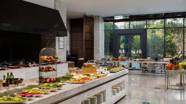 <b>DoubleTree by Hilton Shanghai Hongqiao Restaurant</b>. Images powered by <a href="https://iceportal.shijigroup.com/" title="IcePortal" target="_blank">IcePortal</a>.