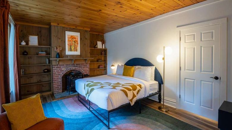 <b>Town House Lodge Suite</b>. Images powered by <a href="https://iceportal.shijigroup.com/" title="IcePortal" target="_blank">IcePortal</a>.