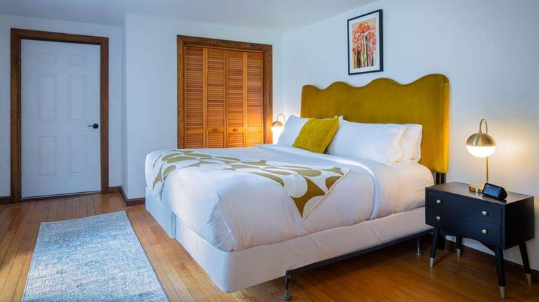 <b>Town House Lodge Suite</b>. Images powered by <a href="https://iceportal.shijigroup.com/" title="IcePortal" target="_blank">IcePortal</a>.