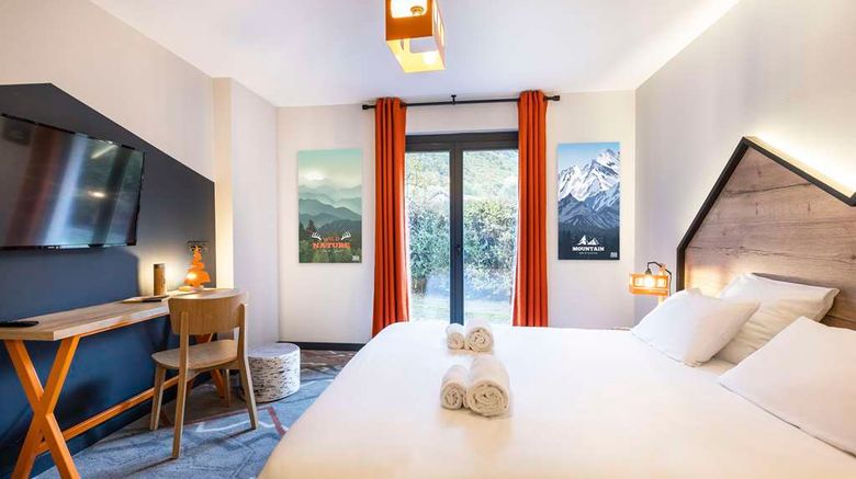 <b>Base Camp Lodge Room</b>. Images powered by <a href="https://iceportal.shijigroup.com/" title="IcePortal" target="_blank">IcePortal</a>.