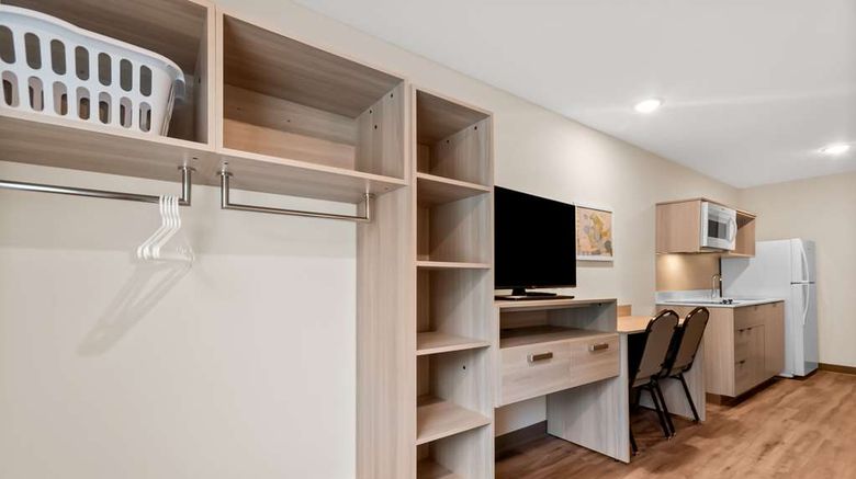 <b>Woodspring Suites Pensacola West Suite</b>. Images powered by <a href="https://iceportal.shijigroup.com/" title="IcePortal" target="_blank">IcePortal</a>.