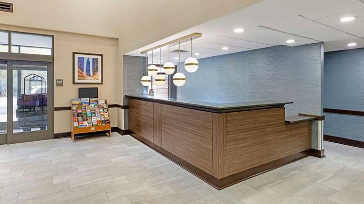 Comfort Inn & Suites Lobby