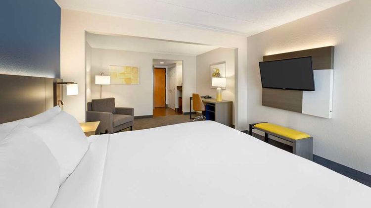 Comfort Inn & Suites Room