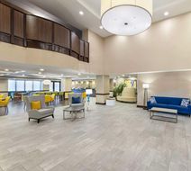 Comfort Inn & Suites Lobby