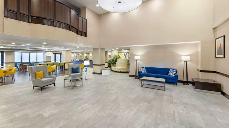 Comfort Inn & Suites Lobby