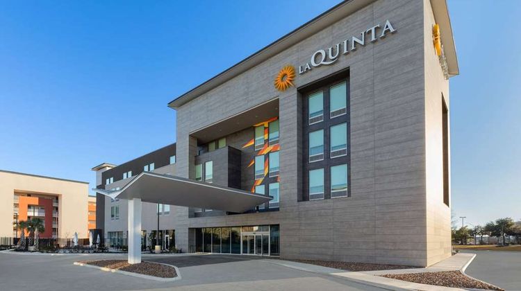 La Quinta Inn & Suites at the RIM Exterior