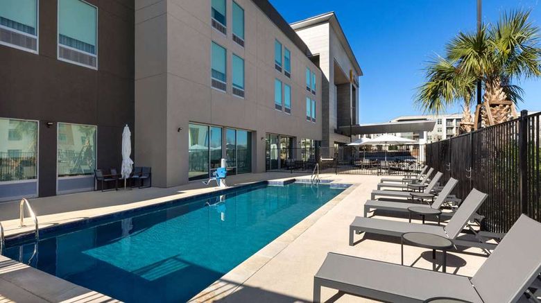 <b>La Quinta Inn & Suites at the RIM Pool</b>. Images powered by <a href="https://iceportal.shijigroup.com/" title="IcePortal" target="_blank">IcePortal</a>.
