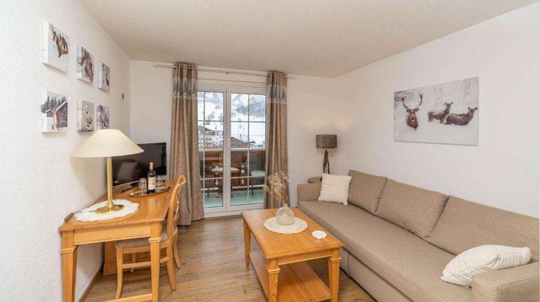 <b>Grichting Hotel Room</b>. Images powered by <a href="https://iceportal.shijigroup.com/" title="IcePortal" target="_blank">IcePortal</a>.