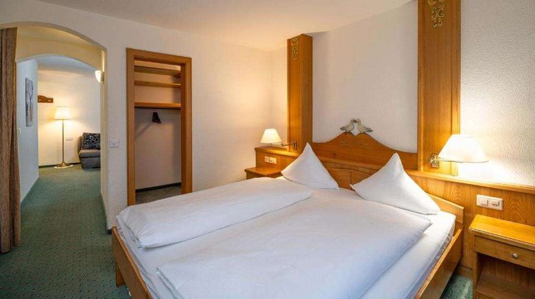 <b>Grichting Hotel Room</b>. Images powered by <a href="https://iceportal.shijigroup.com/" title="IcePortal" target="_blank">IcePortal</a>.