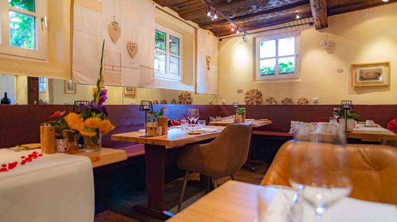 <b>Landhotel Schindlerhof Restaurant</b>. Images powered by <a href="https://iceportal.shijigroup.com/" title="IcePortal" target="_blank">IcePortal</a>.
