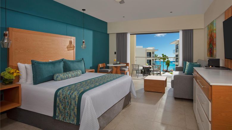 <b>Dreams Cozumel Cape Resort & Spa Suite</b>. Images powered by <a href="https://iceportal.shijigroup.com/" title="IcePortal" target="_blank">IcePortal</a>.