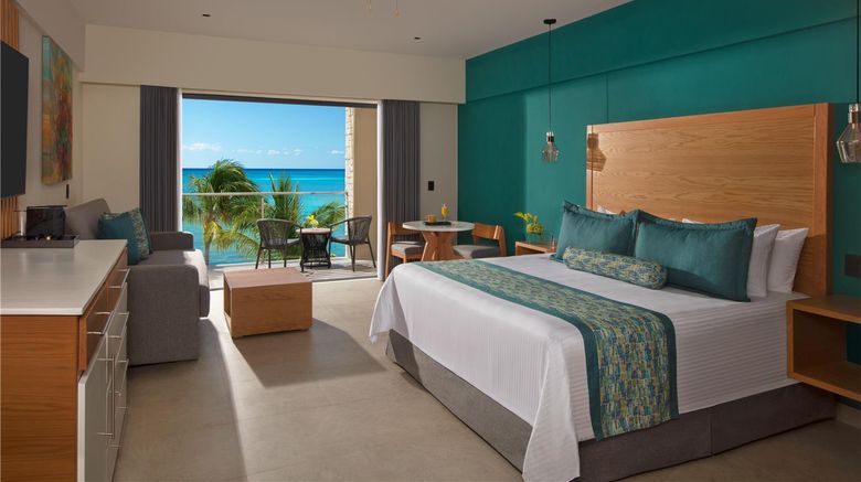 <b>Dreams Cozumel Cape Resort & Spa Suite</b>. Images powered by <a href="https://iceportal.shijigroup.com/" title="IcePortal" target="_blank">IcePortal</a>.