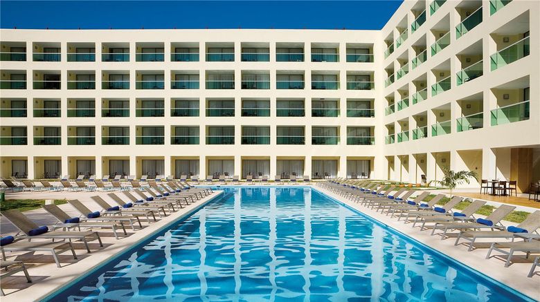 <b>Dreams Huatulco Resort & Spa Pool</b>. Images powered by <a href="https://iceportal.shijigroup.com/" title="IcePortal" target="_blank">IcePortal</a>.