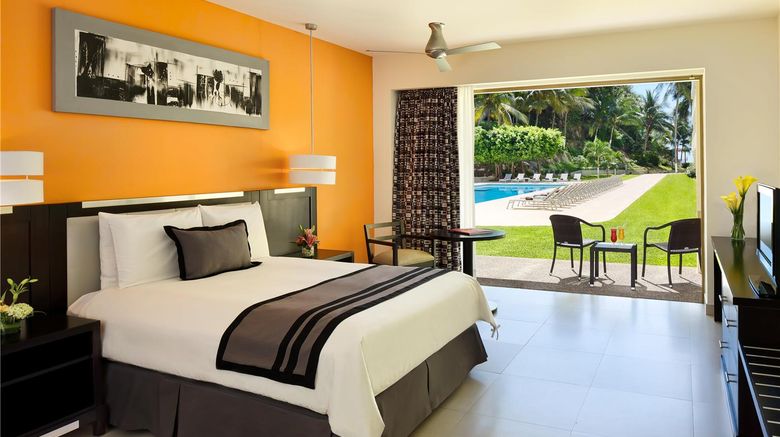 <b>Dreams Huatulco Resort & Spa Room</b>. Images powered by <a href="https://iceportal.shijigroup.com/" title="IcePortal" target="_blank">IcePortal</a>.