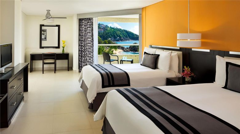 <b>Dreams Huatulco Resort & Spa Room</b>. Images powered by <a href="https://iceportal.shijigroup.com/" title="IcePortal" target="_blank">IcePortal</a>.